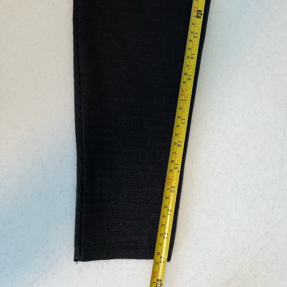 DESIGN COLLECTIVE Black size Medium V-Neck acrylic sweater - Picture 5 of 9